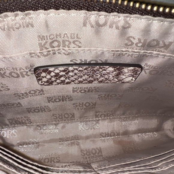 Micheal Kors Wristlet - Picture 3 of 4